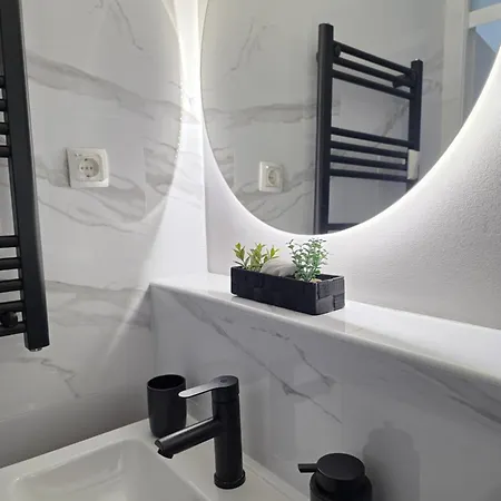 Apartment Renovated Great Location