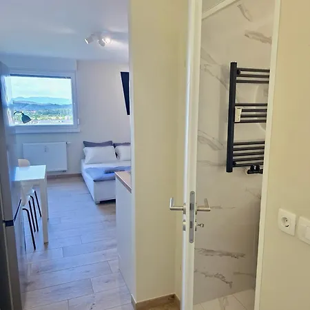 Renovated Great Location Apartment